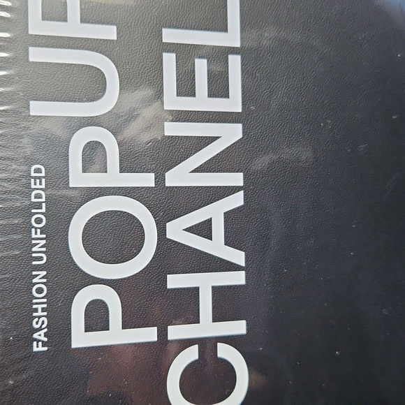 CHANEL Black and White Pop-Up Fashion Book New - Picture 7 of 7